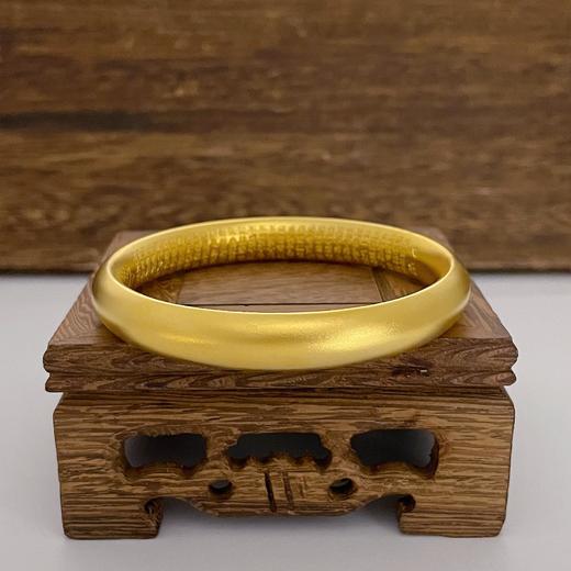 【限时克减150元】足金999.9 【油亮版本】古法空心固口(面宽约9.2-9.6mm)宽面内莲花心经手镯(AIGFSZ00015)预售产品下单后不退款不退货不换货不补差价） 商品图0