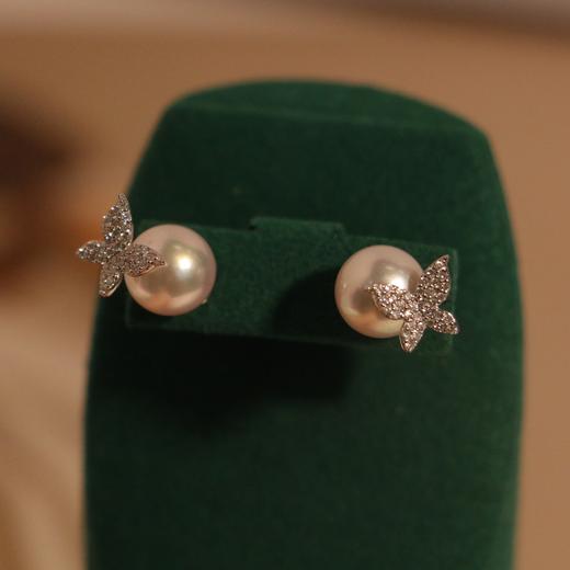 甄珠贝 超强钻石满镶嵌精工 akoya8mm 超精美耳钉 灵动感满满 上耳效果太唯美了 让整个人被别致又美好的氛围感宠幸 商品图0