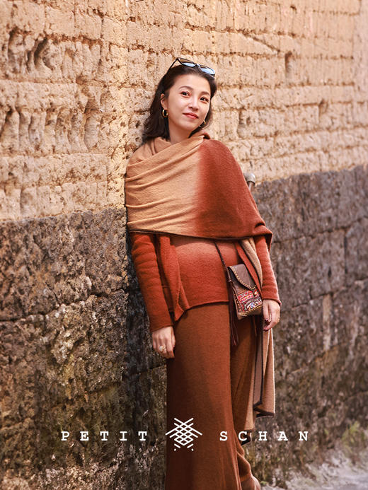 PETIT SCHAN小闪 ACC#018 dream camel bell 梦驼铃 100%骆驼绒手工染色针织系列包边吊染大披肩 商品图3