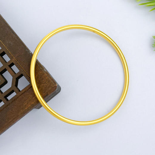 【限时克减150元】足金999.9 【油亮版本】古法半空心固口内平外弧素圈手镯光圈手镯（面宽约2.9-3.3mm）(AIGFSZ00438-1)（预售产品下单后不退款不退货不换货不补差价） 商品图1