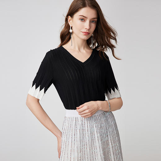 EITIE爱特爱春季新款黑白撞色显瘦百搭基础简约针织衫7301011 商品图1