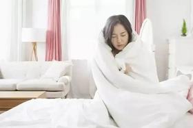  ​后背冷的像块冰？是这里堵了！冬天这样灸，排出背部寒气！ 