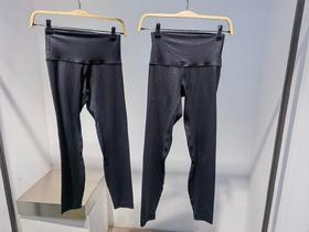 LULU露露款三带浮雕印花的瑜伽裤...差不多七八分裤的长度..