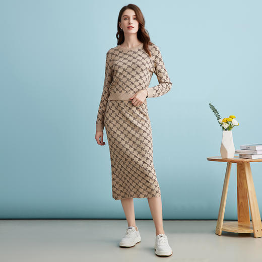 EITIE爱特爱时尚休闲圆领印花通勤显瘦短款套头针织衫毛衣24新款A2401301 商品图5