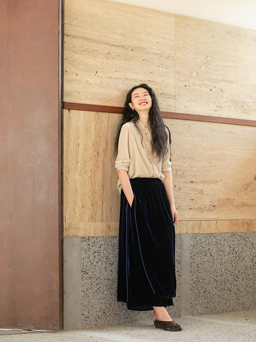 牧衣游原创 丝绒净色裙裤光泽垂感显瘦宽松百搭休闲裤新款 淡月 商品图2