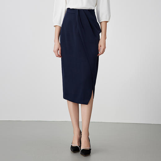 EITIE爱特爱夏季新款精致压褶高腰开叉包臀显瘦深蓝OL通勤半身裙A2406309 商品图3
