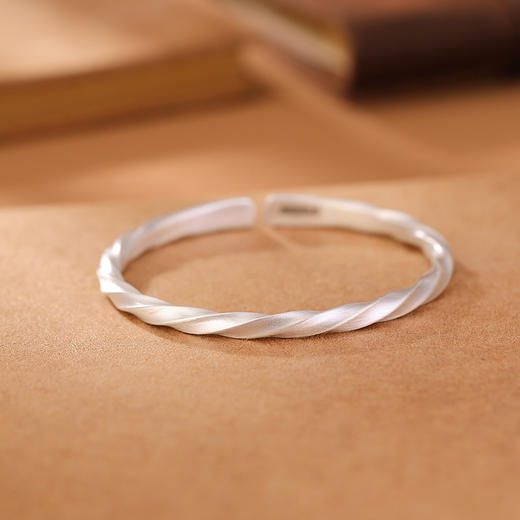 【日进斗金】S999银足银哑光扭纹吉祥如意手镯【CW-23125】 商品图2