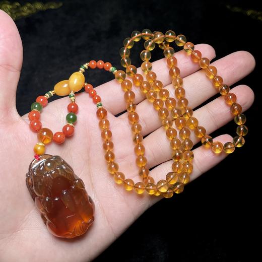 HZ~琥珀精雕貔貅圆珠约6mm项链 商品图0