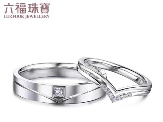 百货世界-六福婚嫁系列"以心释爱"18K金钻石对装戒指 商品图0