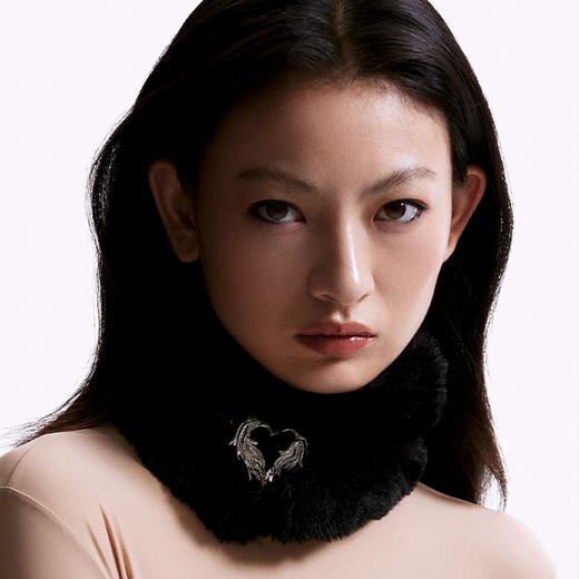 ATELIERSÓ 23SS 皮具系列-爱心长毛围脖（黑） 商品图2