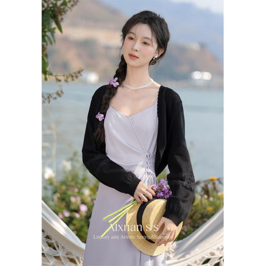 鹿向南《月云诗阁》温柔气质针织衫吊带连衣裙春季新款时尚套装裙 商品图1