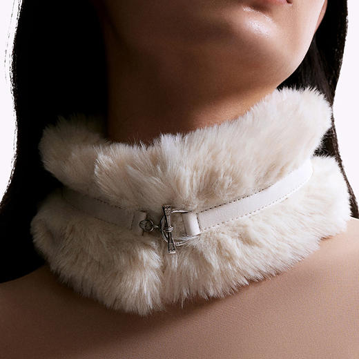 ATELIERSÓ 23SS 皮具系列-OT扣长毛围脖（米） 商品图1