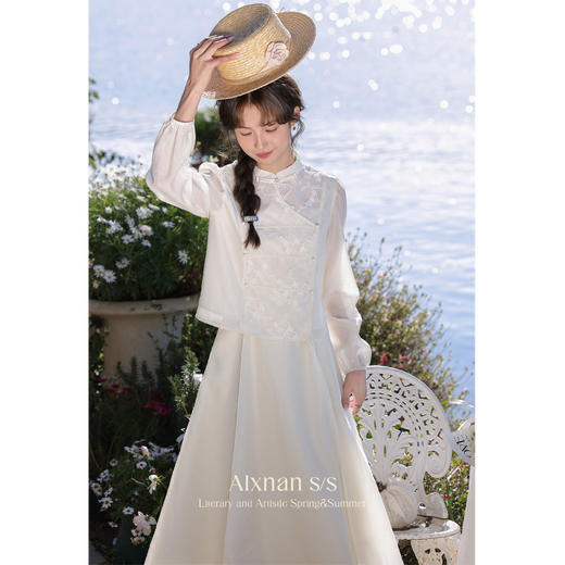 【65折秒杀】鹿向南《挑花衣人》新中式国风衬衫吊带连衣裙春季新款时尚套装裙L33713-1 商品图0