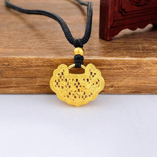 【限时克减150元】足金999.9 古法空心挂绳镂空如意锁包双面喜上眉梢锁包吊坠（含珠子）(ANWZGFDZ00205-1)（预售产品下单后不退款不退货不换货不补差价） 商品图0