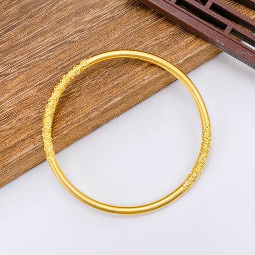 【限时克减150元】足金999.9 古法实心固口双边卷草纹手镯（面宽约3.3-3.7mm）(AEWZGFSZ00025)（预售产品下单后不退款不退货不换货不补差价 商品图1