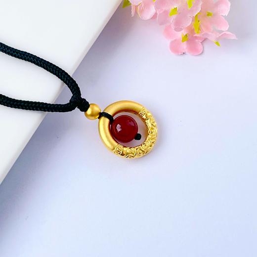 【限时7.5折】【定价黄金】足金 #热卖 #悟空 3D硬金红玛瑙相思豆祥云悟空金箍棒平安扣吊坠调节成品项链(AJ3DDZ00046)（预售产品下单后不退款不退货不换货不补差价） 商品图1