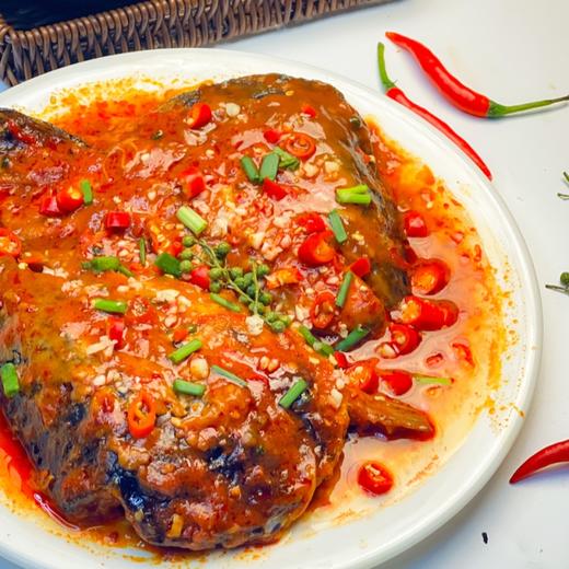 剁椒鱼头 | 精选三文鱼头 活鱼鲜切免调味 鲜味十足 肉质肥美鲜嫩 味香浓郁  轻松搞定美味年菜 商品图2