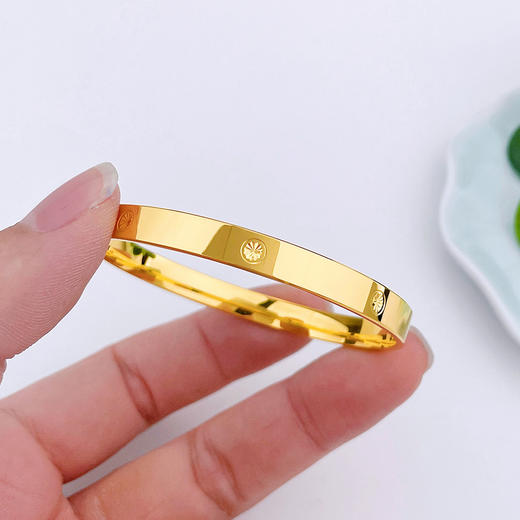 【限时克减150元】足金999.9 实心固口镜面金螺丝纹手镯米字纹手镯（面宽约5.9-6.3mm，厚度约1.7mm）(ANWZSZ00014-1)（预售产品下单后不退款不退货不换货不补差价） 商品图2