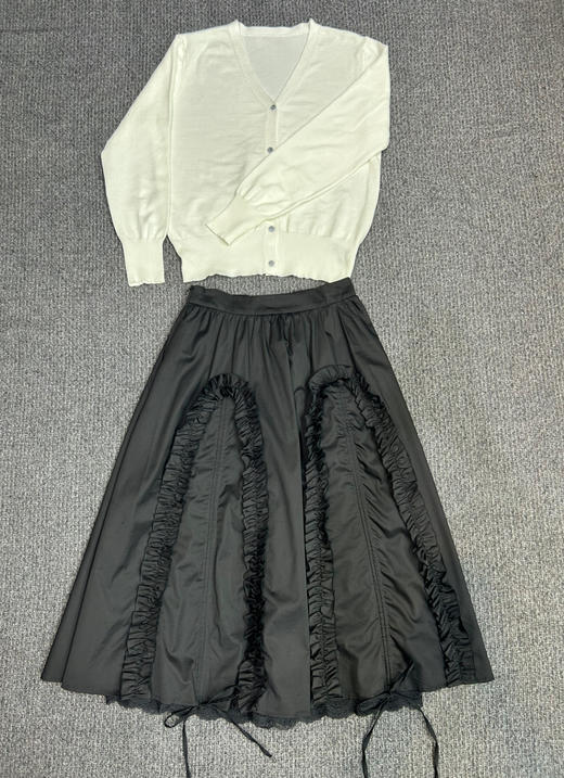 售罄漆黑色半裙HJ1B12 商品图3