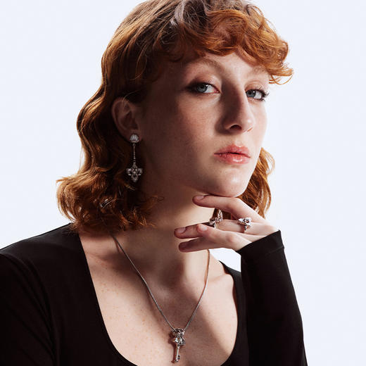 ATELIERSÓ x deepmoss 23AW 合作系列-三花贝母长钥匙耳钉（银） 商品图4