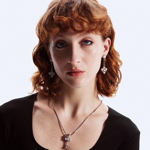 ATELIERSÓ x deepmoss 23AW 合作系列-三花贝母长钥匙耳钉（银） 商品图3