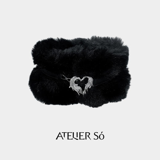 ATELIERSÓ 23SS 皮具系列-爱心长毛围脖（黑） 商品图0