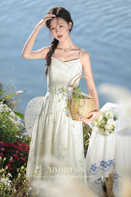 【6折秒杀】鹿向南《青竹翠林》法式气质连衣裙女早春新款洋气漂亮吊带裙L33702 商品图5