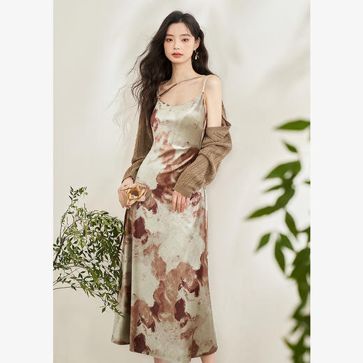 西遇法式气质复古晕染印花连衣裙套装女新款镂空毛衣开衫10340086 商品图0