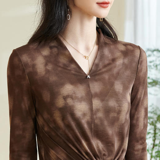 【仅剩S】米思阳【不规则T恤】2025秋季新款时尚气质v领修身百搭小衫0253 商品图4