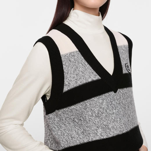 【特惠不退货】伊芙丽冬白色百搭中领长袖打底衫1EA101151 商品图2