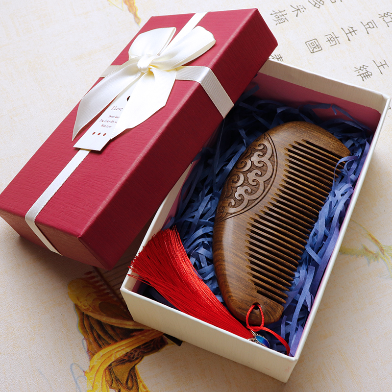 【七夕节！一柄木梳，散发淡淡木香！】女神节情人节礼物！金丝檀木梳！按摩神器！精美包装盒！厚实梳背！手感圆润！精美礼盒！情人节抓书！-FNJ2407
