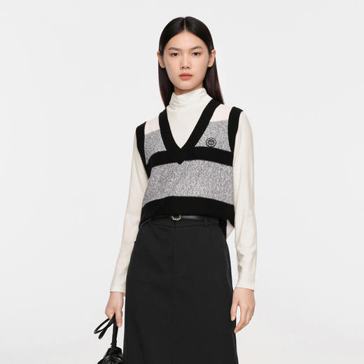 【特惠不退货】伊芙丽冬白色百搭中领长袖打底衫1EA101151 商品图1