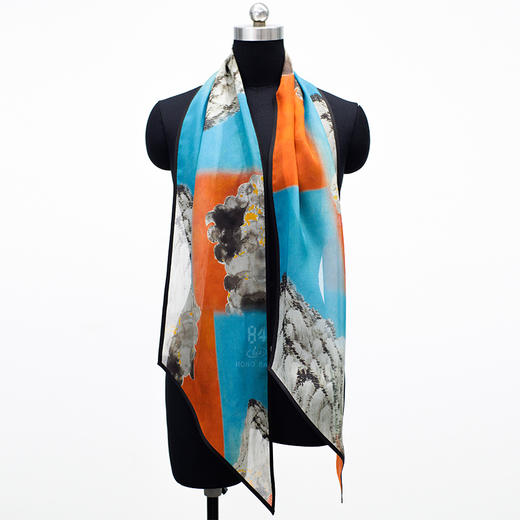 TANGY Collection天意精品2024春季新款联名款敦煌系列晕染民族风100%真丝莨绸包边围巾L241415 商品图1