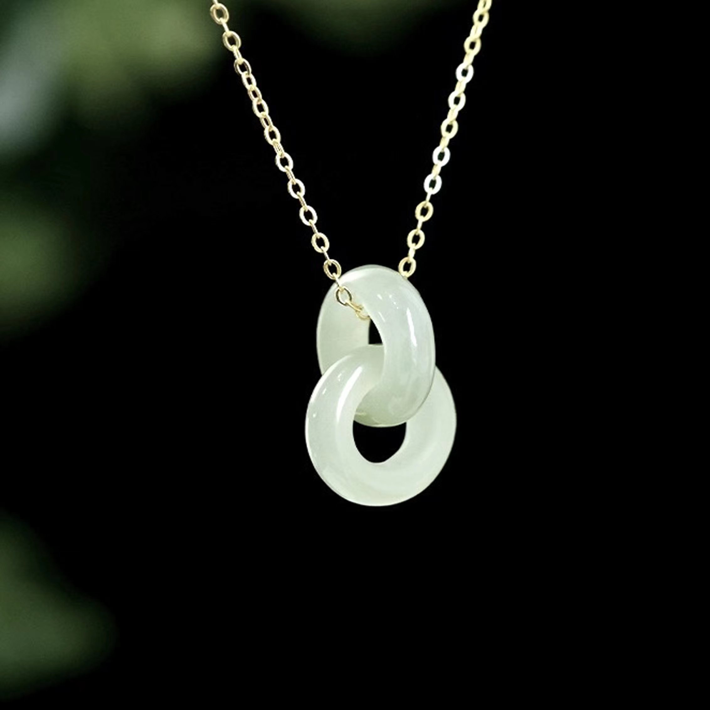 新款《牵挂》爱是无止境的牵挂和十指紧扣的浪漫，从此环环相扣，形影不离