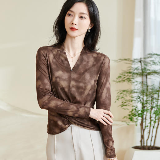 【仅剩S】米思阳【不规则T恤】2025秋季新款时尚气质v领修身百搭小衫0253 商品图3