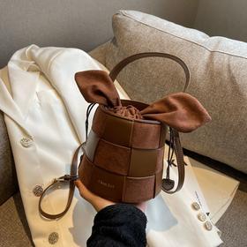 【可可爱爱！小兔耳朵水桶包！】兔耳朵水桶包包！复古小众设计！可爱编织包！网红斜挎包！时尚单品！-XHBB2403