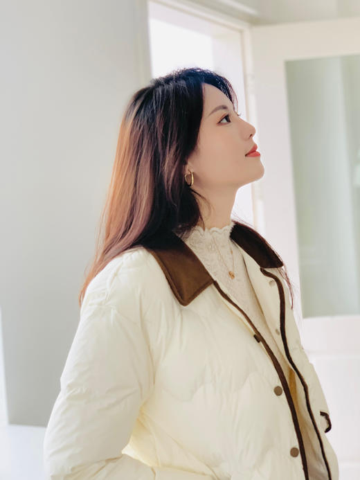 【百图lulu定制】【爆款返场392元】【高知羽绒服】betu百图女装撞色翻领气质轻薄短款羽绒服外套 商品图9