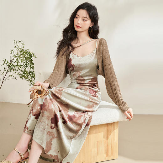 西遇法式气质复古晕染印花连衣裙套装女新款镂空毛衣开衫10340086 商品图2