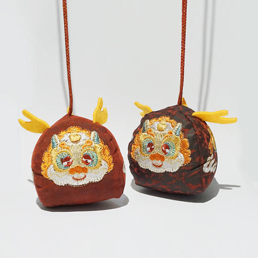 TANGY/天意2024新款莨绸香云纱绣花瑞龙香囊挂饰CL241412 商品图1