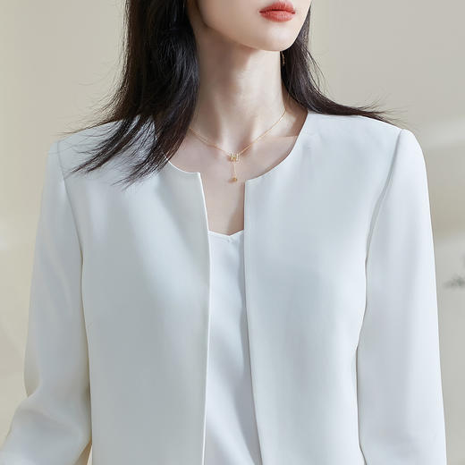 年度百搭王！哑光醋酸麻纱短外套 凉感透气舒适 极简版型藏肉显瘦 随手一穿都有贵气感 米思阳2026春季新款知性百搭纯色短外套宽松圆领开衫醋酸上衣0856 商品图5