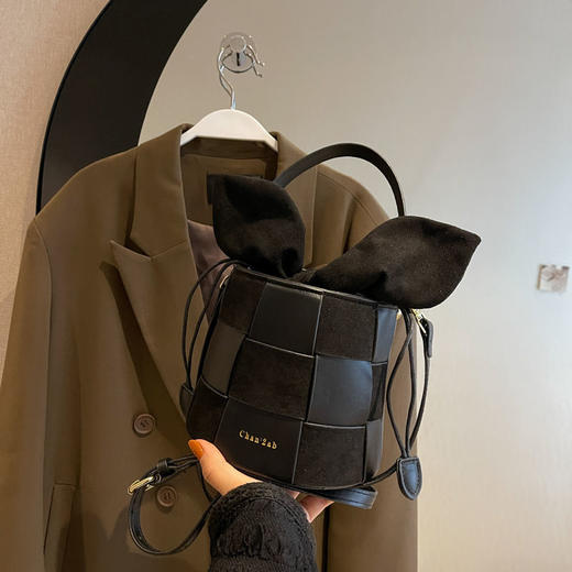 【可可爱爱！小兔耳朵水桶包！】兔耳朵水桶包包！复古小众设计！可爱编织包！网红斜挎包！时尚单品！-XHBB2403 商品图1