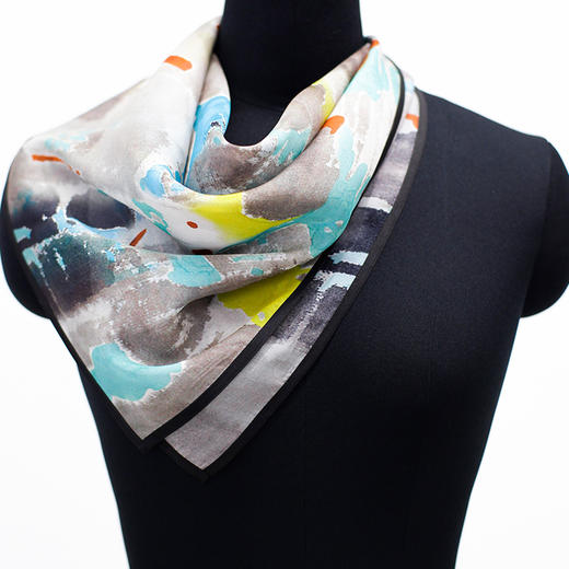 TANGY Collection天意精品2024春季新款联名款敦煌系列莨绸香云纱包边方巾L241413 商品图3