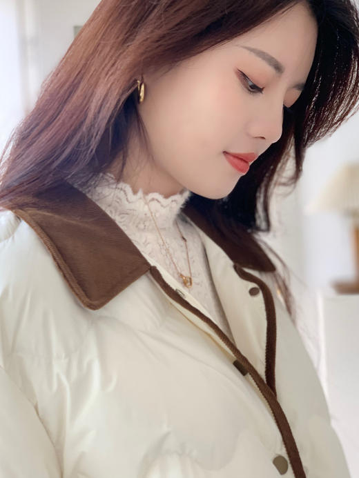 【百图lulu定制】【爆款返场392元】【高知羽绒服】betu百图女装撞色翻领气质轻薄短款羽绒服外套 商品图4