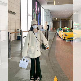 <曾小咸推荐> 【出街公式】羊羔毛V领外套+开叉裤子