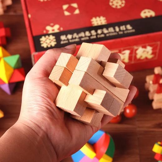 【文化经典， 传承文化！】国潮孔明锁鲁班锁礼盒装，男生早教益智儿童玩具小学生智力解锁套装，简洁、明快、清新的色彩感觉，提高孩子对色彩的辨别，个性化的色彩搭配更方便组装！ 商品图4