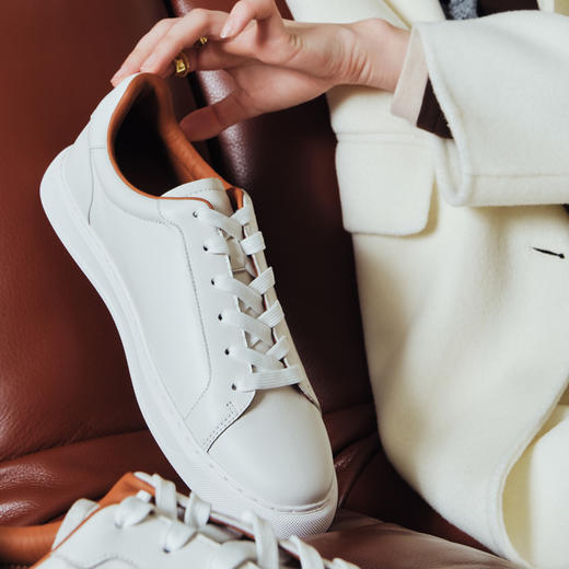 Julia Heuer 简约时髦平底休闲小白鞋 商品图2