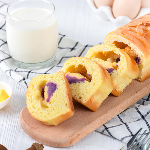 「烘焙食研室」咸蛋黄香芋芝士包 商品图0