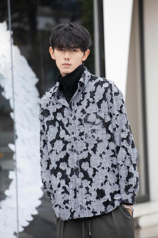 S33582138复古镂空格纹长袖衬衫 商品图0