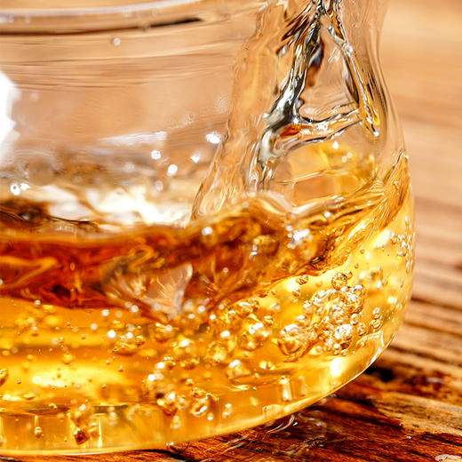 10月21日中午12点【两人团】【黑孔雀】【单饼装】2018年云南易武拼配普洱生茶集齐七村八寨 还原大易武滋味 五年陈化 一飞冲天 内含357g茶 商品图5