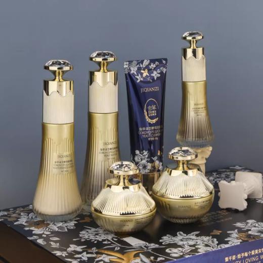 集千姿虫草6件套 套盒 （ 洁面+水+乳液+面霜+精华+眼霜） 商品图0